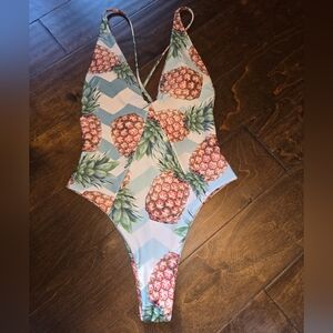 🌟EUC SHEIN Pineapple Print One Piece Swimsuit